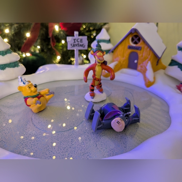 Vintage NOMA Pooh Animated Skating Pond ❄️ - Picture 5 of 9